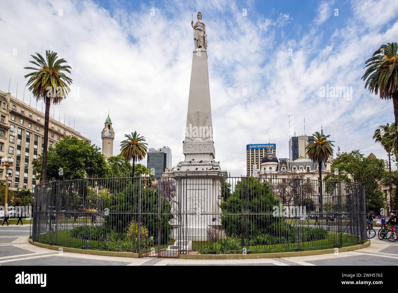 May Pyramid, Plaza de Mayo, Buenos Aires, Argentina, lunedì, 13 novembre 2023. Foto: David Rowland / One-Image.com Foto Stock