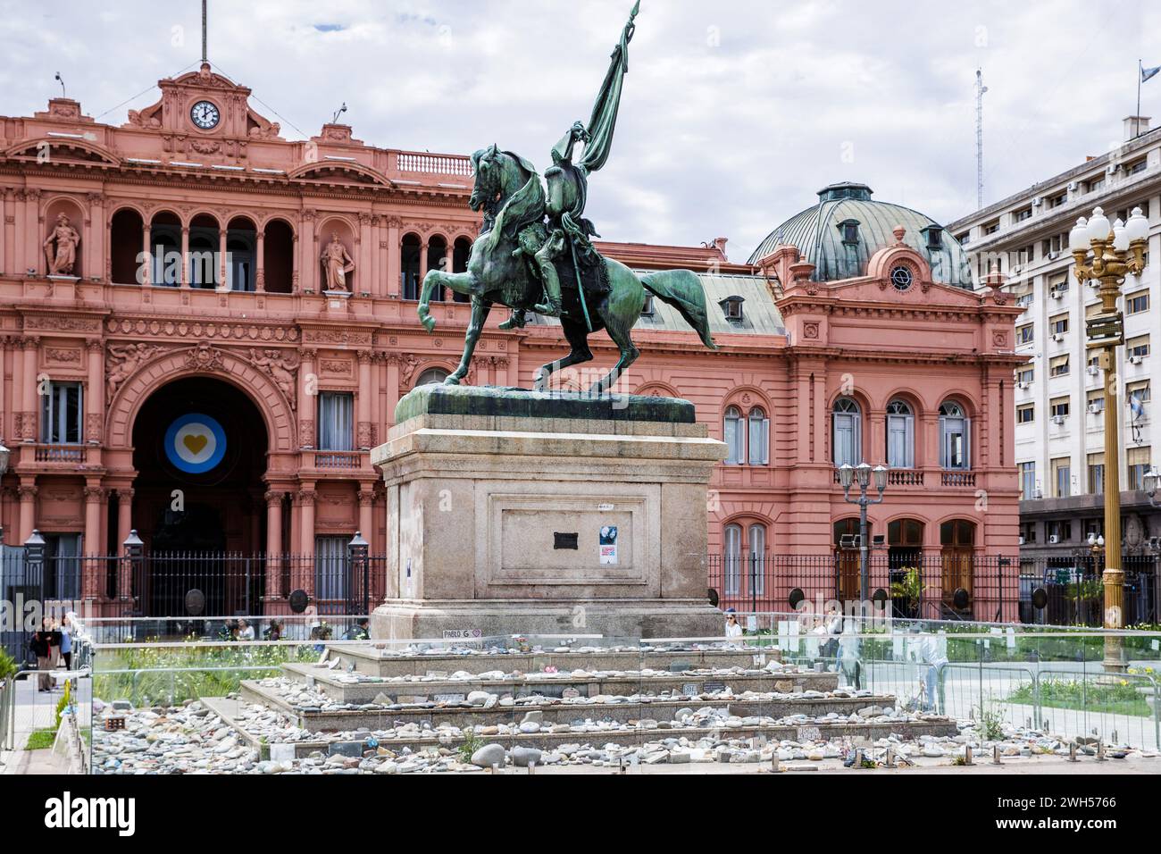 Monumento del generale Manuel Belgrano, Plaza de Mayo, Buenos Aires, Argentina, lunedì, 13 novembre 2023. Foto: David Rowland / One-Image.com Foto Stock