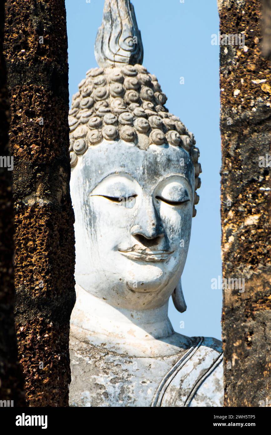 Una statua di Buddha a Sukhothai, la prima capitale del Siam. Foto Stock