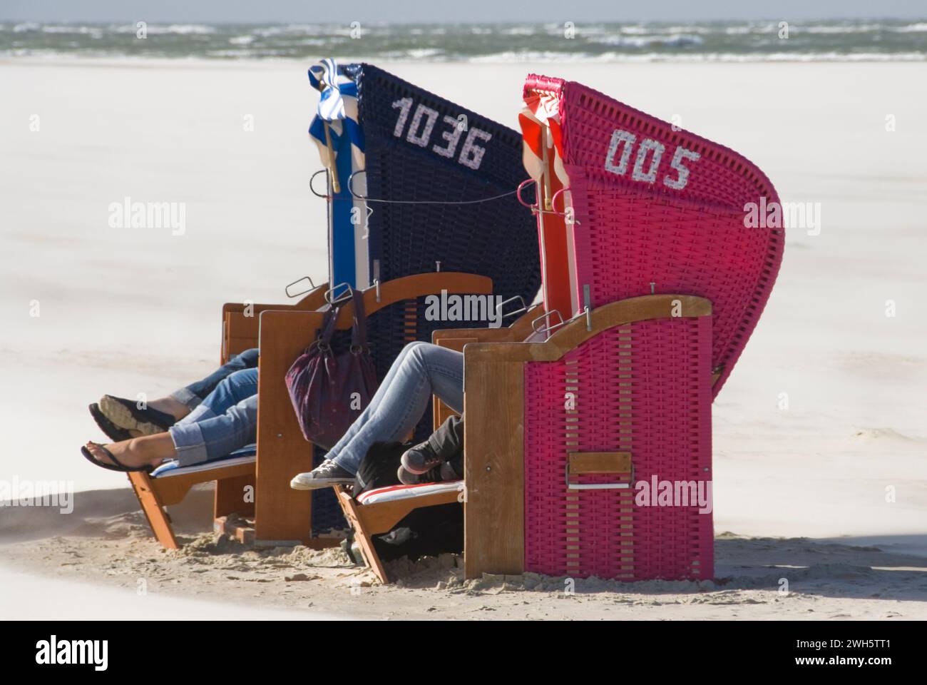 Sedie a sdraio sull'isola di Amrum, Germania Foto Stock