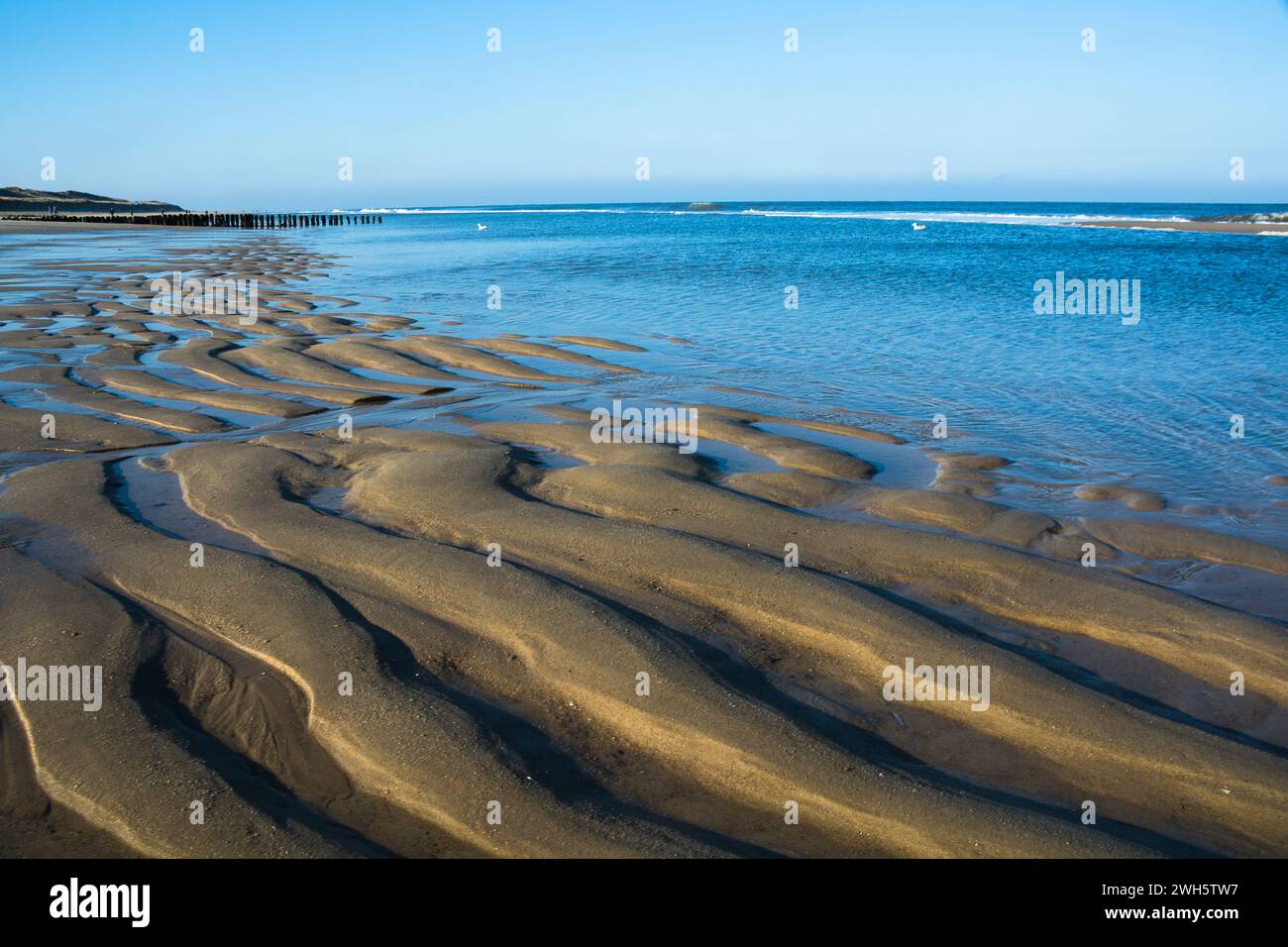 La spiaggia ondeggia al largo di Westerland sull'isola tedesca del Mare del Nord di Sylt. Foto Stock