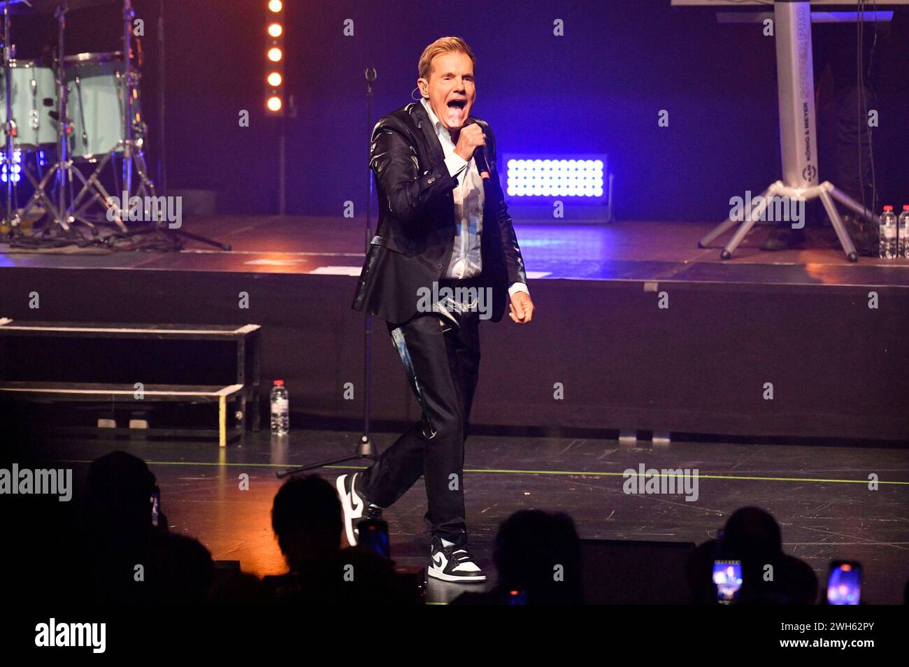 Dieter Bohlen live beim exklusiven Konzert zum 70. Geburtstag von Dieter Bohlen im Theater am Potsdamer Platz. Berlino, 07.02.2024 *** Dieter Bohlen live all'esclusivo concerto per il 70° compleanno di Dieter Bohlens al Theater am Potsdamer Platz Berlin, 07 02 2024 foto:Xn.xKubelkax/xFuturexImagex bohlen_4205 Foto Stock