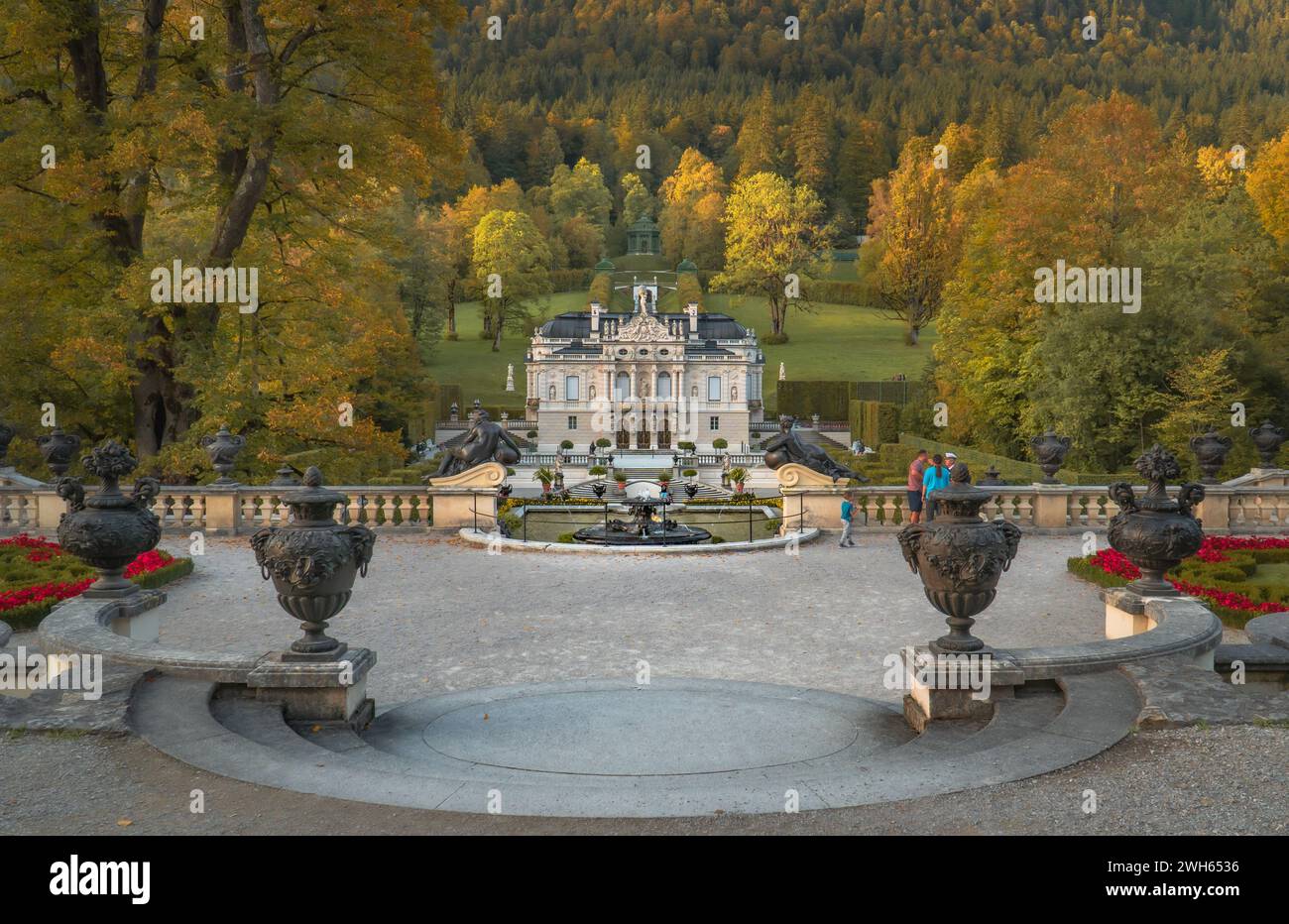 Palazzo Linderhof. Il palazzo del re bavarese in autunno. Foto Stock