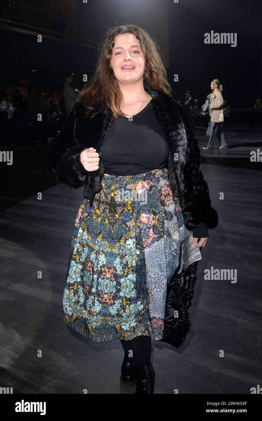 Ronja Forcher bei der Kilian Kerner Fashion Show auf der Berlin Fashion Week Autunno/Inverno 2024 nella der Verti Music Hall. Berlino, 07.02.2024 *** Ronja Forcher al Kilian Kerner Fashion Show alla Berlin Fashion Week Autunno Inverno 2024 nella Verti Music Hall Berlin, 07 02 2024 foto:XF.xKernx/xFuturexImagex kerner_4227 Foto Stock