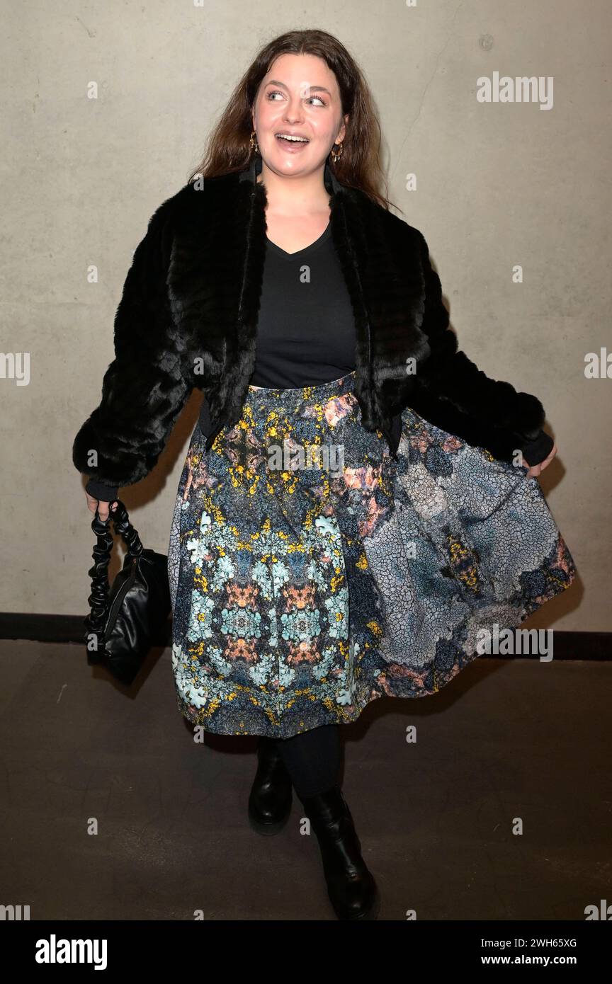 Ronja Forcher bei der Kilian Kerner Fashion Show auf der Berlin Fashion Week Autunno/Inverno 2024 nella der Verti Music Hall. Berlino, 07.02.2024 *** Ronja Forcher al Kilian Kerner Fashion Show alla Berlin Fashion Week Autunno Inverno 2024 nella Verti Music Hall Berlin, 07 02 2024 foto:XF.xKernx/xFuturexImagex kerner_4222 Foto Stock