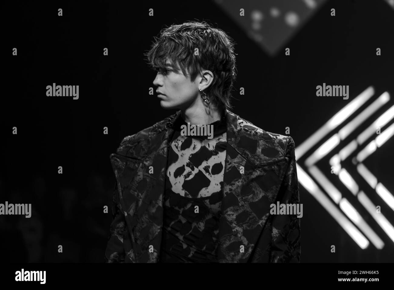 I modelli mostrano le collezioni del designer Kilan Kerner sulla passerella della Verti Music Hall. Foto Stock