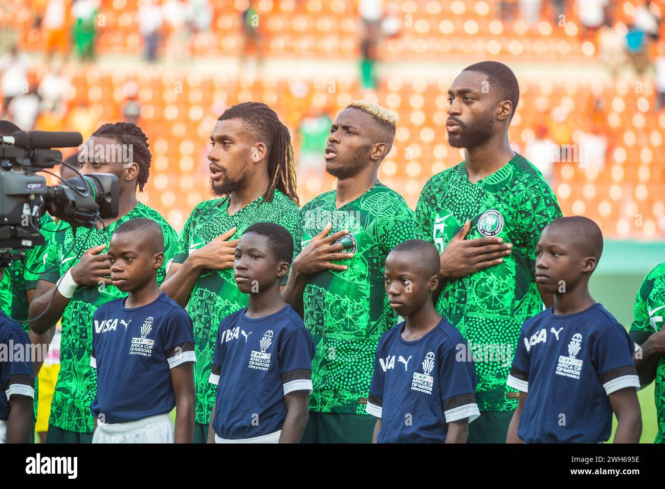 Giocatori nigeriani, Alex Iwobi, Victor Osimhren e Semilore Ajayi durante l'inno nazionale della semifinale tra Nigeria e Sudafrica a t Foto Stock