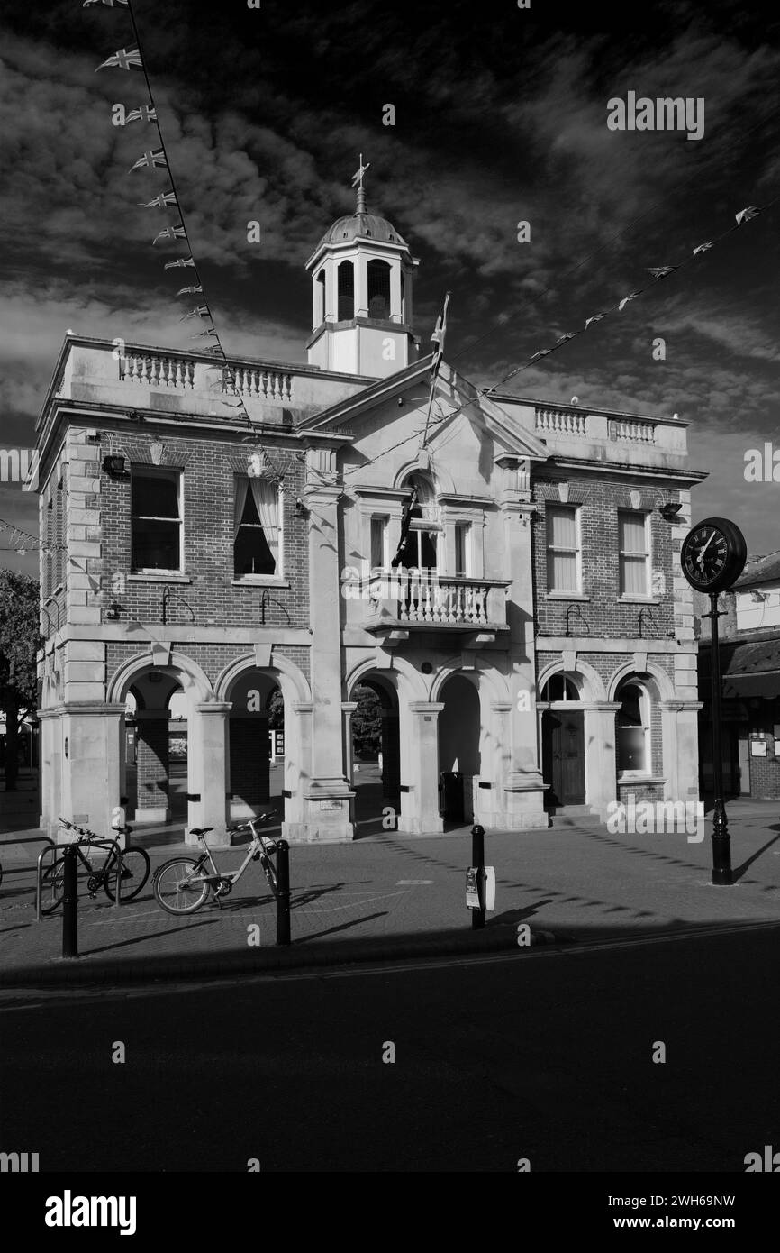 L'edificio del Consiglio comunale di Christchurch, città di Christchurch, Dorset; Inghilterra, Regno Unito Foto Stock