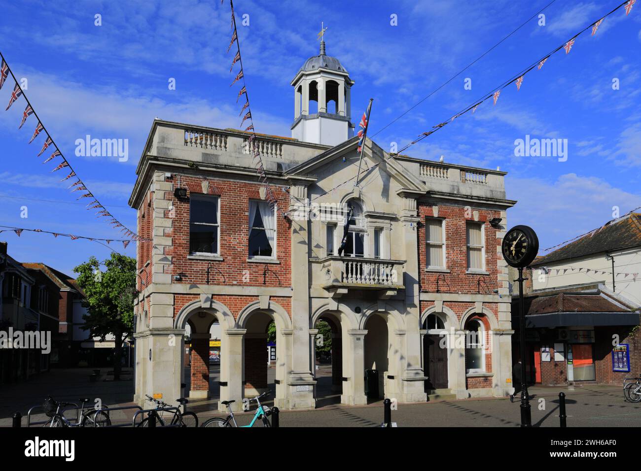 L'edificio del Consiglio comunale di Christchurch, città di Christchurch, Dorset; Inghilterra, Regno Unito Foto Stock