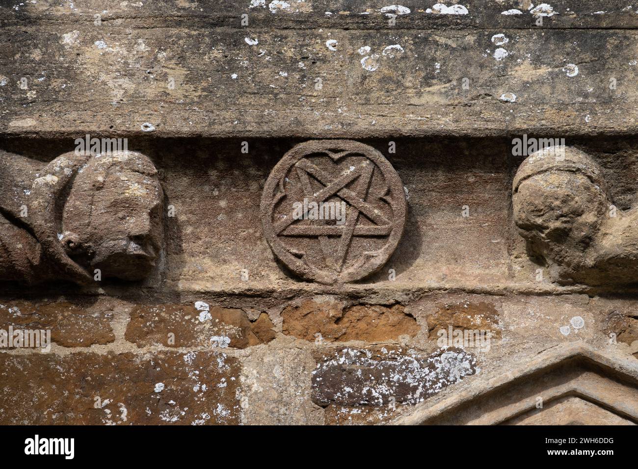 South Aisle, sculture a mensola, St Mary's Church, Adderbury, Oxfordshire, Regno Unito Foto Stock