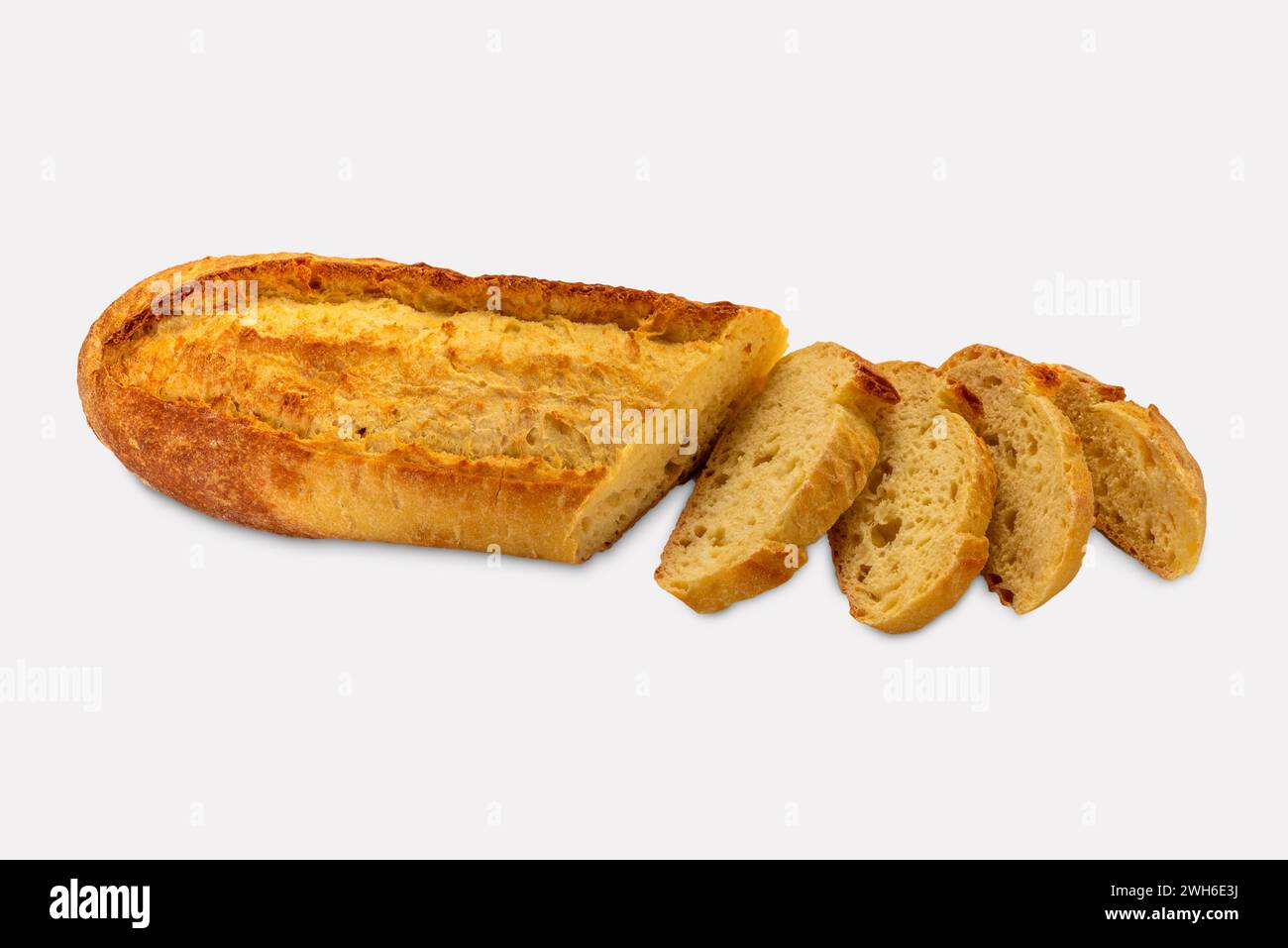 Pane a fette di semola di grano duro isolato su bianco con percorso di ritaglio incluso Foto Stock
