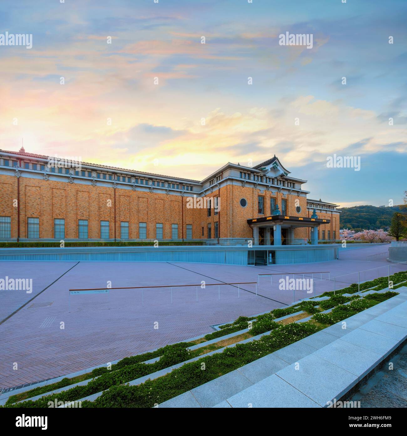 Kyoto, Giappone - 2 aprile 2023: Il Museo d'arte KYOCERA DI Kyoto è uno dei più antichi musei d'arte del Giappone, aperto nel 1928 come commemorazione dell'imperatore Foto Stock