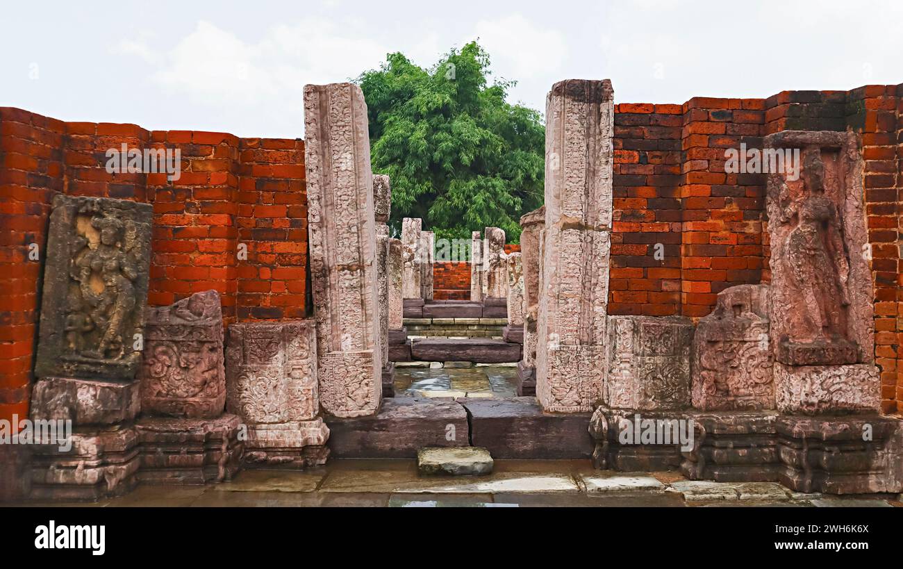 Vista sulle rovine del monastero buddista Teevardeo, Sirpur, Mahasamund, Chhattisgarh, India. Foto Stock