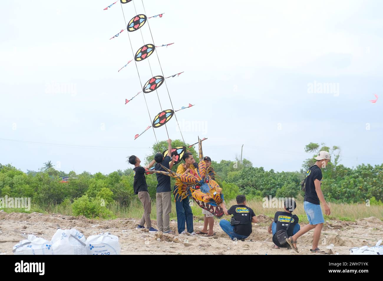 Lampung, Indonesia - 10 settembre 2022: Festival annuale degli aquiloni tradizionali, Concorso di aquiloni creativi, attrazione turistica Foto Stock