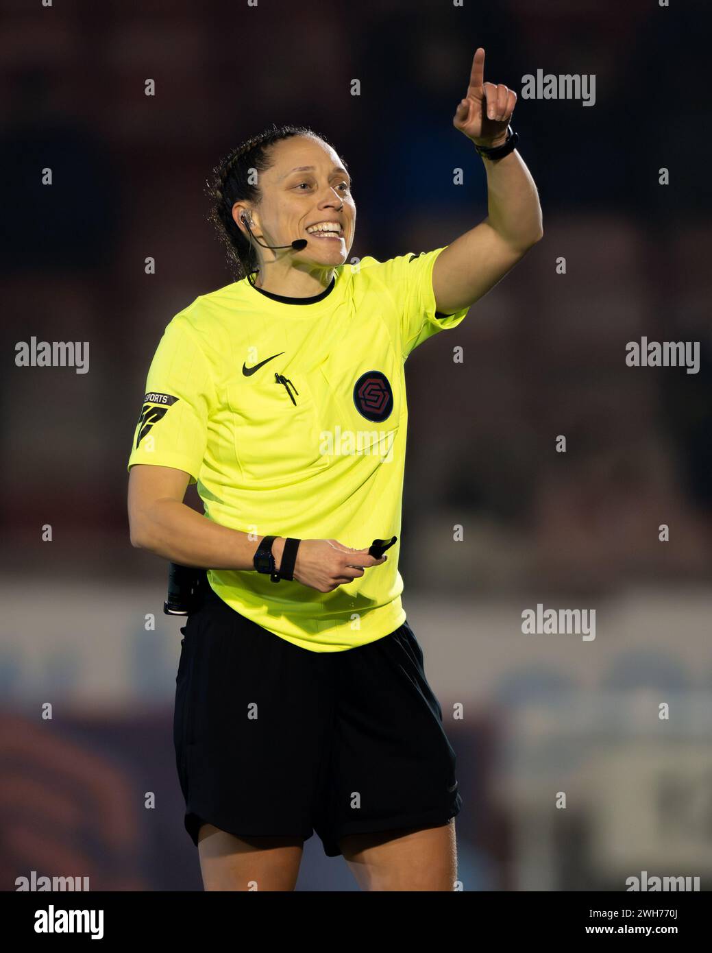 Crawley, Regno Unito. 7 febbraio 2024. L'arbitro, Lauren Impey, durante i quarti di finale di fa Women's Continental Tyres League Cup tra Brighton & Hove Albion WFC e Aston Villa WFC al Broadfield Stadium di Crawley il 7 febbraio 2024. Questa immagine può essere utilizzata solo per scopi editoriali. Solo per uso editoriale. Crediti: Ashley Crowden/Alamy Live News Foto Stock