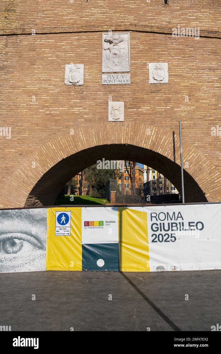 Roma si sta trasformando per il Giubileo del 2025. Cantiere, lavori in corso per il sottopasso di Piazza Pia. Roma, Italia, Europa, Unione europea, UE Foto Stock