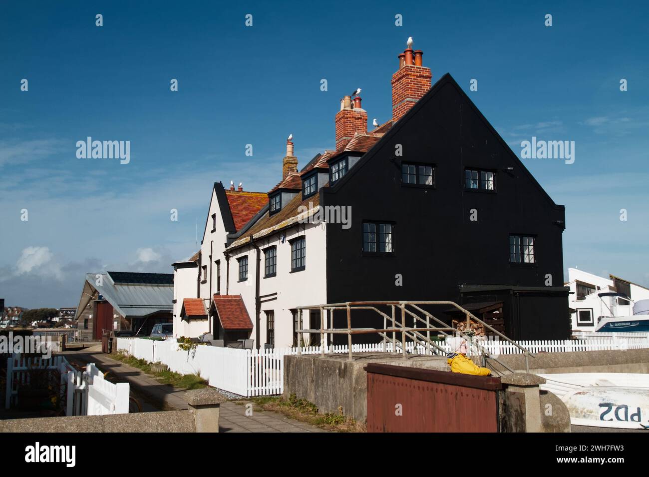 The Old Customs House and Terraced Cottages on Mudeford Quay, Christchurch, Regno Unito Foto Stock