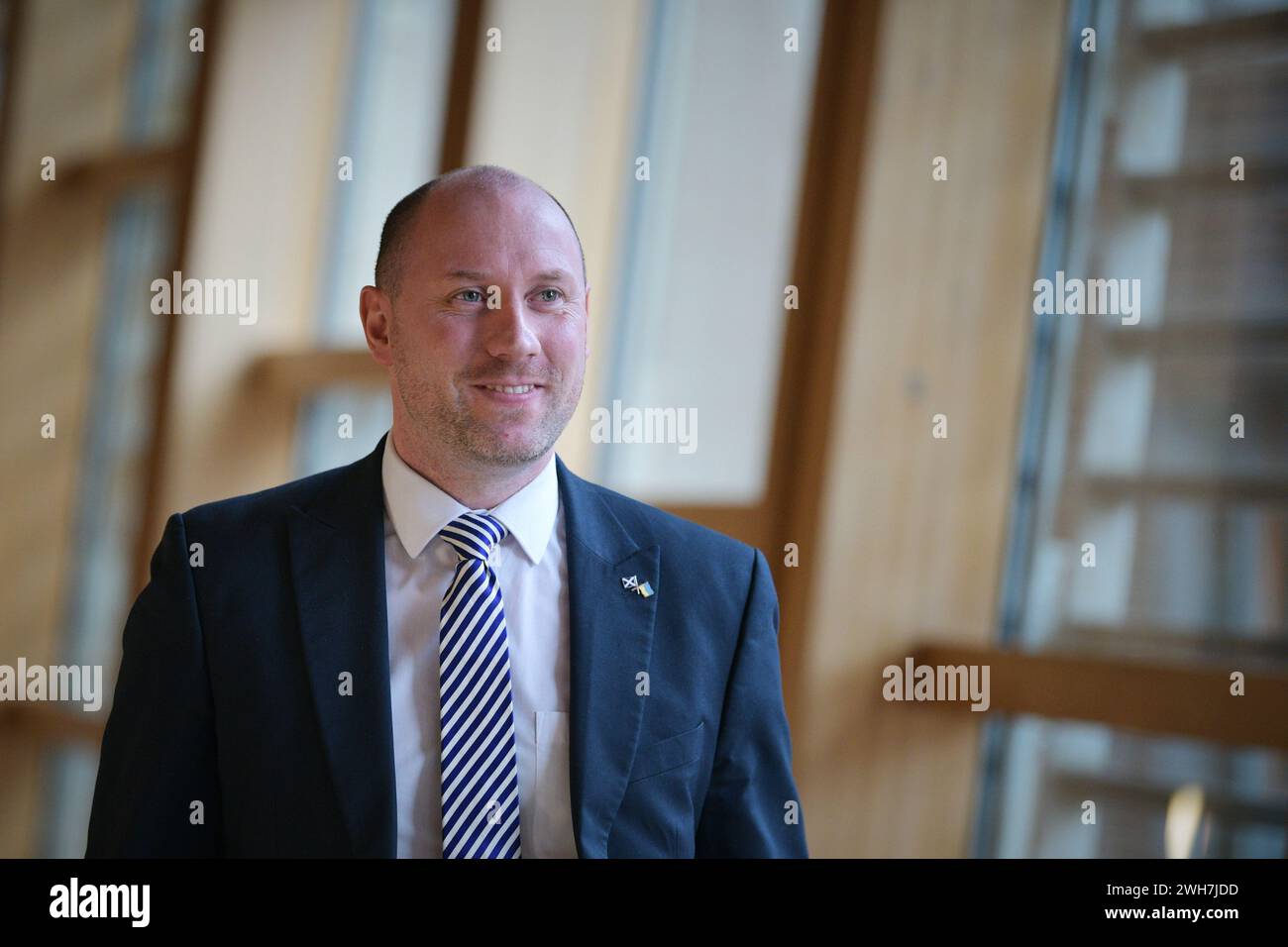 Edimburgo Scozia, Regno Unito 08 febbraio 2024. Segretario di gabinetto per il benessere, l'economia, il lavoro equo e l'energia Neil Gray MSP al Parlamento scozzese. credito sst/alamy notizie in diretta Foto Stock