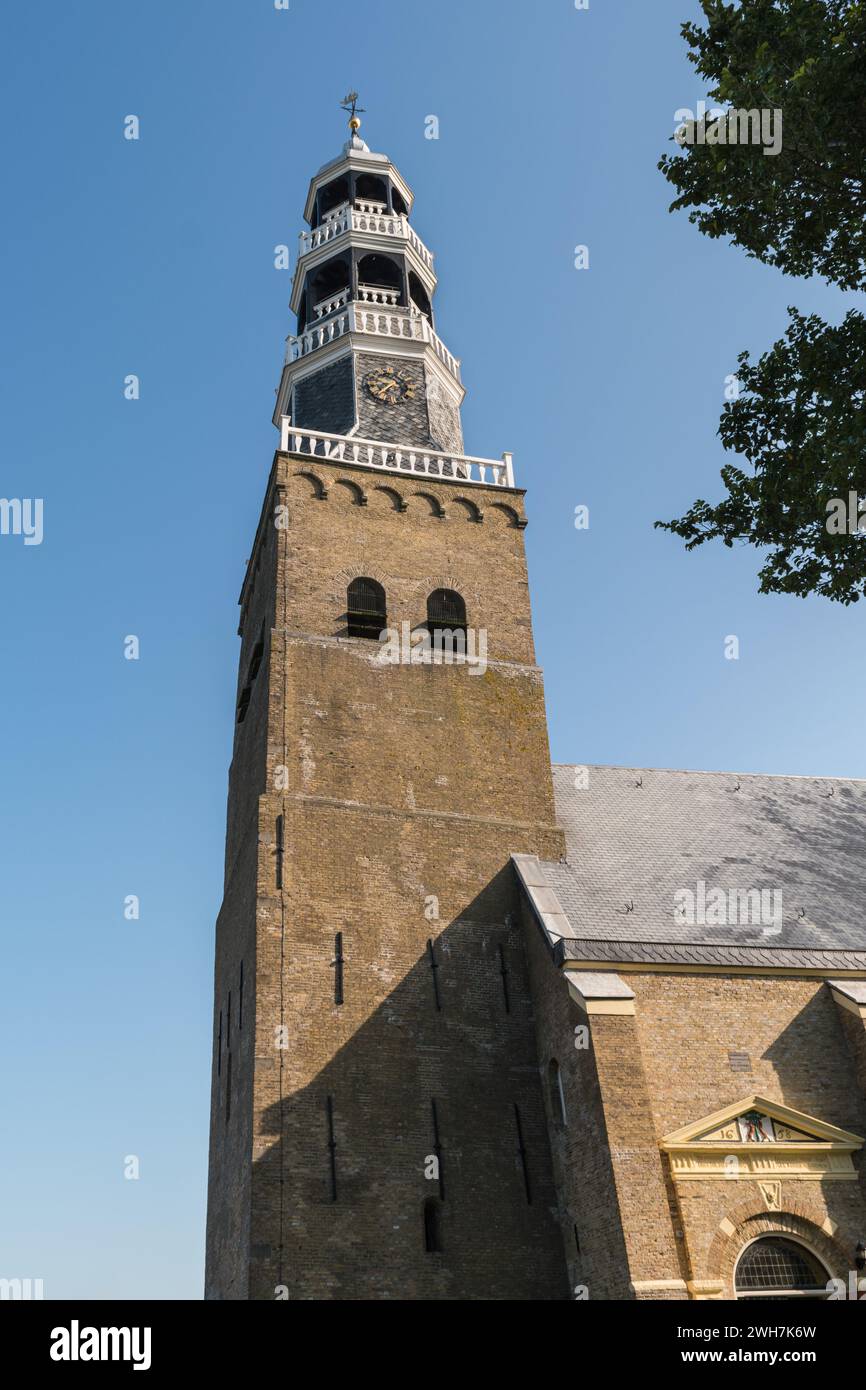 La chiesa (Grote Kerk) di Hindeloopen in Frisia, nel nord dei Paesi Bassi. Foto Stock