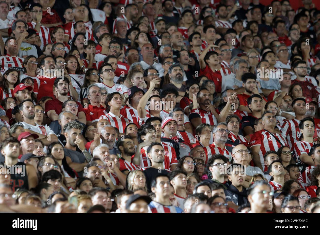 La Plata, Buenos Aires, Argentina. 5 febbraio 2024. Tifosi dell'Estudiantes de la Plata durante la partita tra Estudiantes L.P. vs Racing Club. Foto Stock