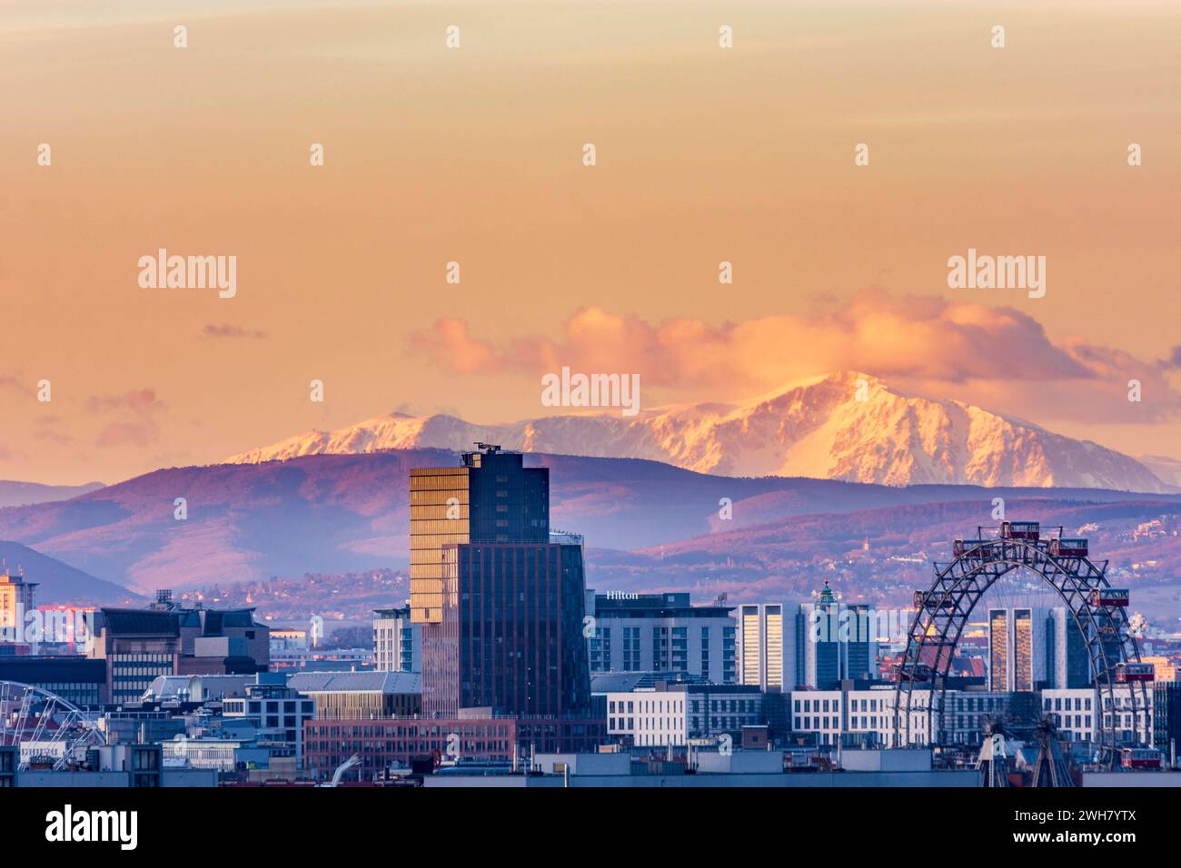Il monte Schneeberg, la torre della città di Vienna, la ruota panoramica nel Prater Vienna 00. Panoramica Wien Austria Foto Stock