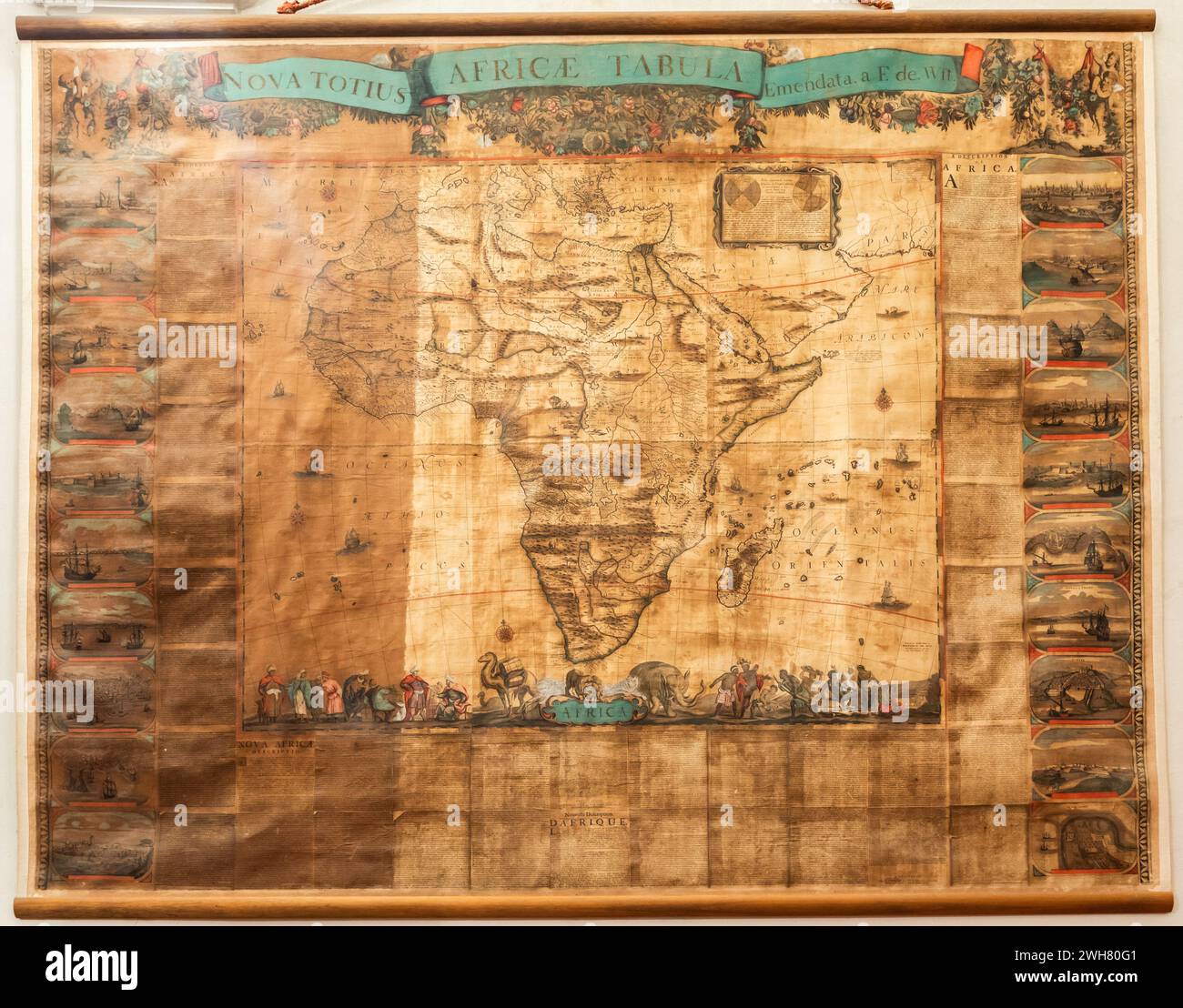 Genova, Italia - 8 agosto 2023: Palazzo Spinola. La mappa antica mostra l'Africa conosciuta dagli europei a metà del XVII secolo. Esplorazione, cartografia, vintage Foto Stock