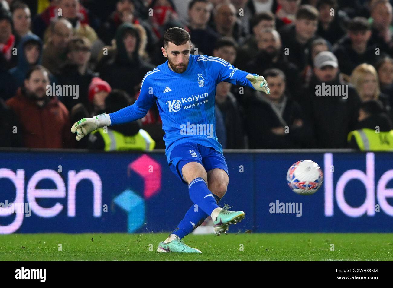 Matt Turner del Nottingham Forest durante la partita di fa Cup Fourth Round Replay tra Nottingham Forest e Bristol City al City Ground di Nottingham mercoledì 7 febbraio 2024. (Foto: Jon Hobley | mi News) crediti: MI News & Sport /Alamy Live News Foto Stock