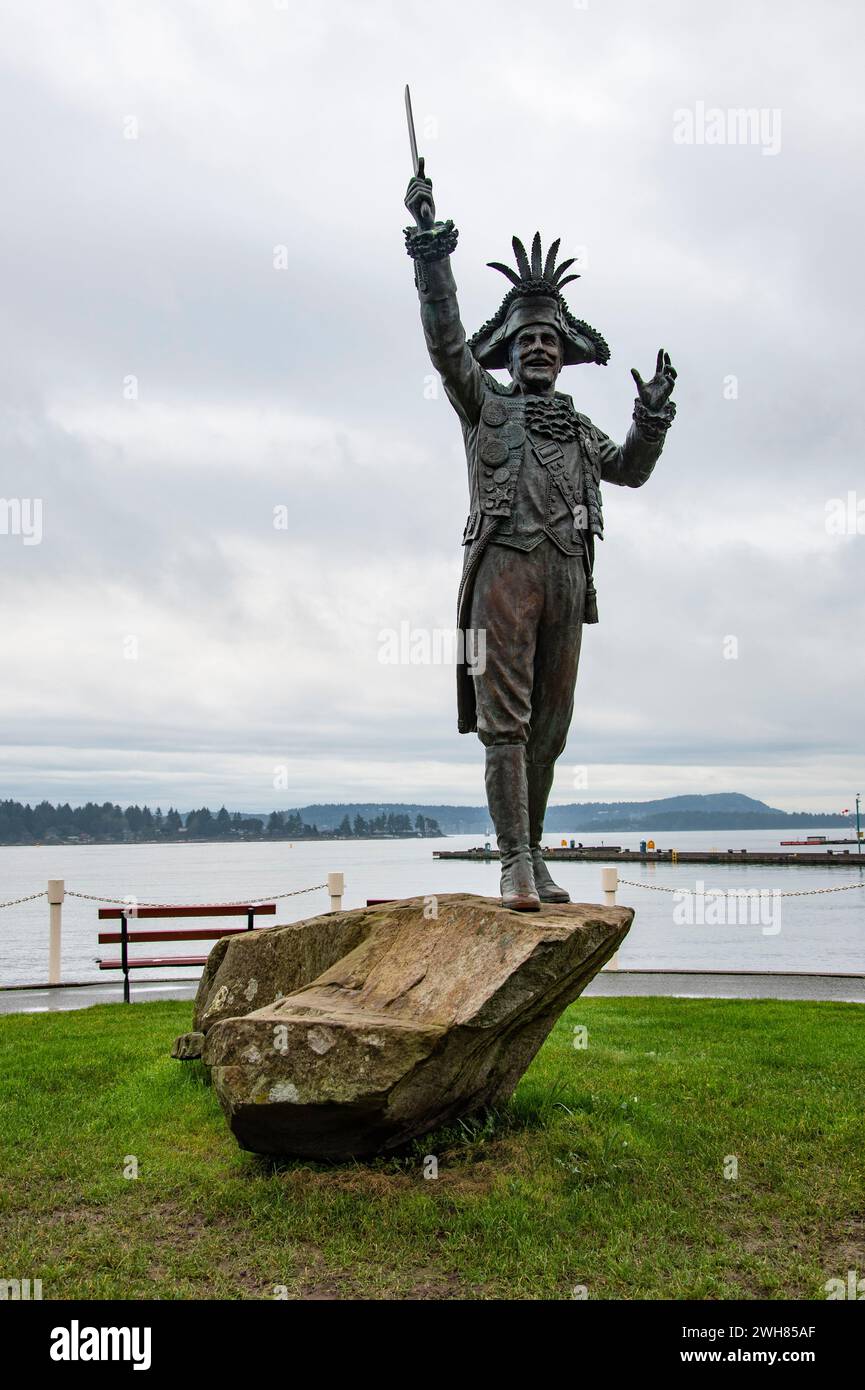 Statua dell'ex sindaco Frank Ney vestito da pirata al Maffeo Sutton Park di Nanaimo, British Columbia, Canada Foto Stock