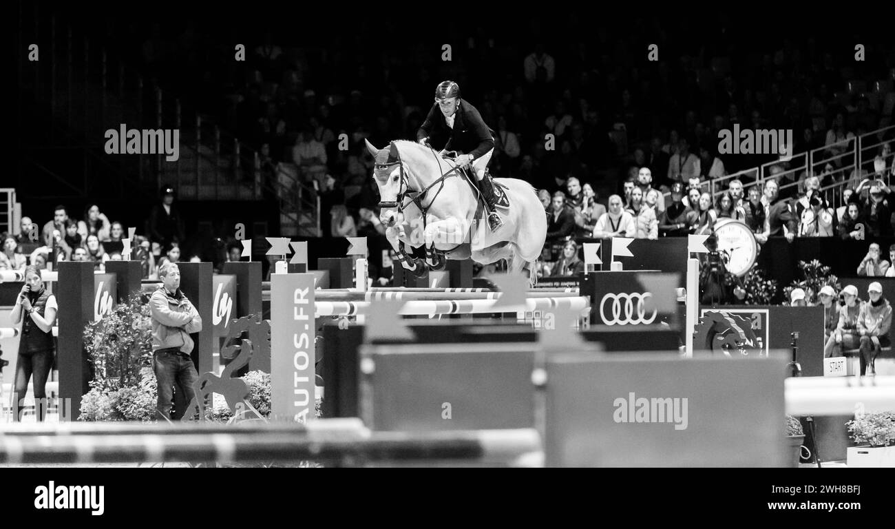 Bordeaux, Francia - 4 febbraio 2024. Il francese Philippe Rozier gareggia nel Gran Premio di Audi al Jumping International Bordeaux. Foto Stock