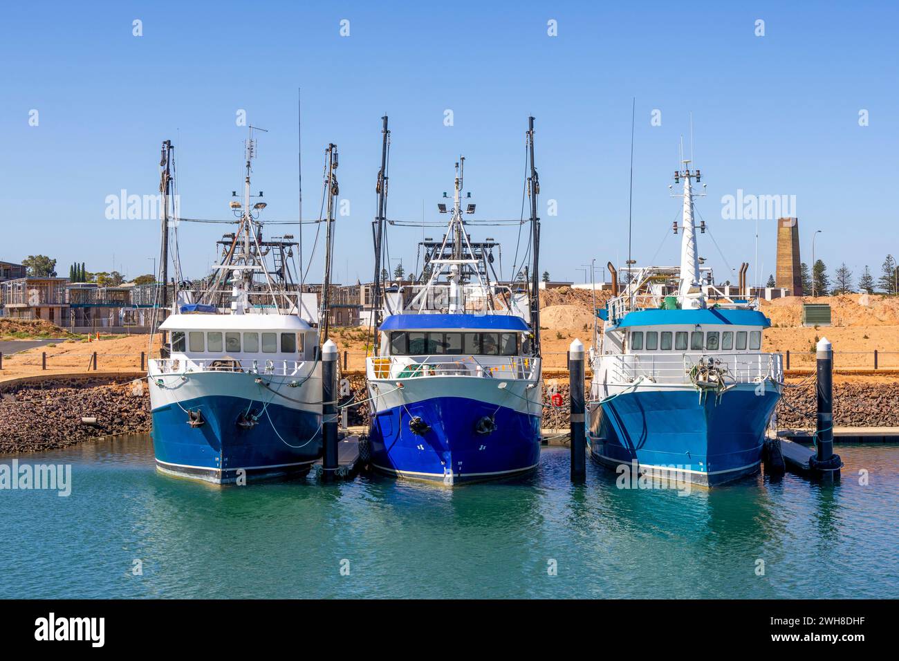 Le barche attraccavano vicino in acqua Foto Stock