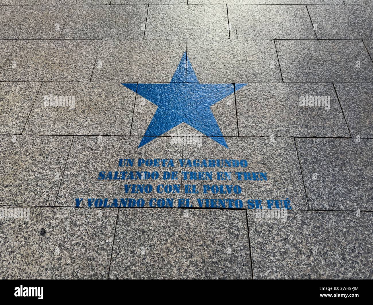 Un percorso di stelle con frasi tratte dal film "Estrella Azul", sulla vita del musicista locale Mauricio Aznar, copre Paseo Independencia di Saragozza, Foto Stock