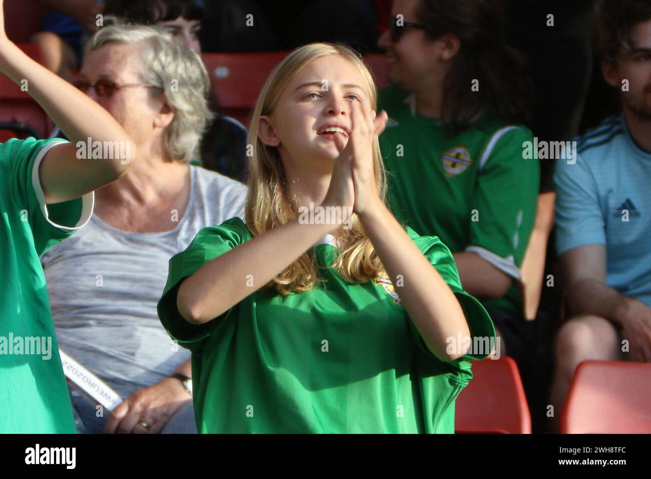 Tifosi dell'Irlanda del Nord GAWA dell'esercito verde e bianco #GAWA Inghilterra vs Irlanda del Nord UEFA donne Euro 15 luglio 2022 St Marys Stadium Southampton Foto Stock