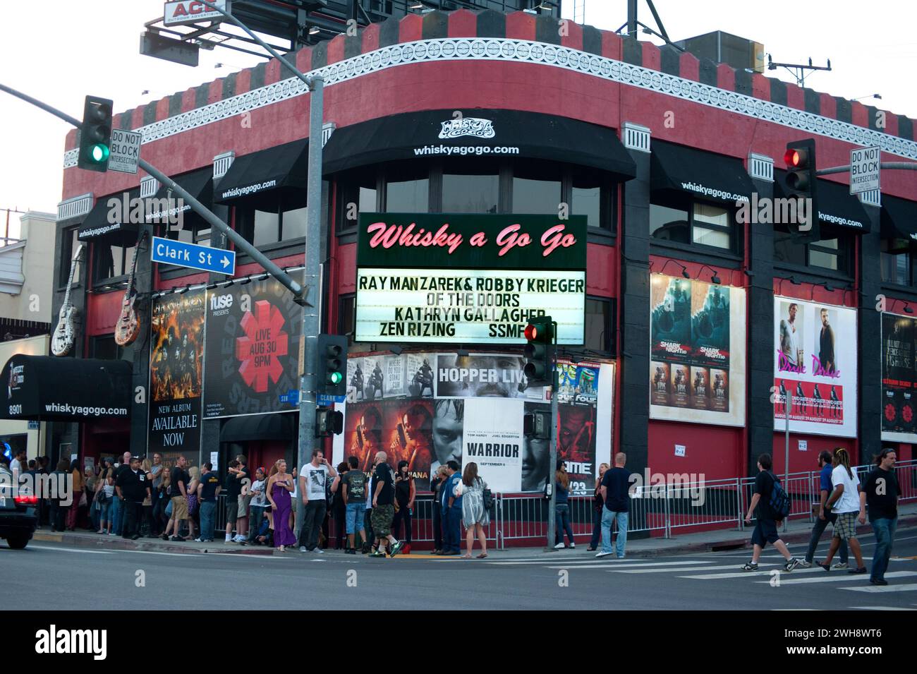 Nel 2011, Ray Manzarek e Robby Krieger della rock band classica The Doors Return to the Whisky A Go Go, dove la loro carriera iniziò negli anni '1960 sulla Sunset Strip di West Hollywood, CA Foto Stock