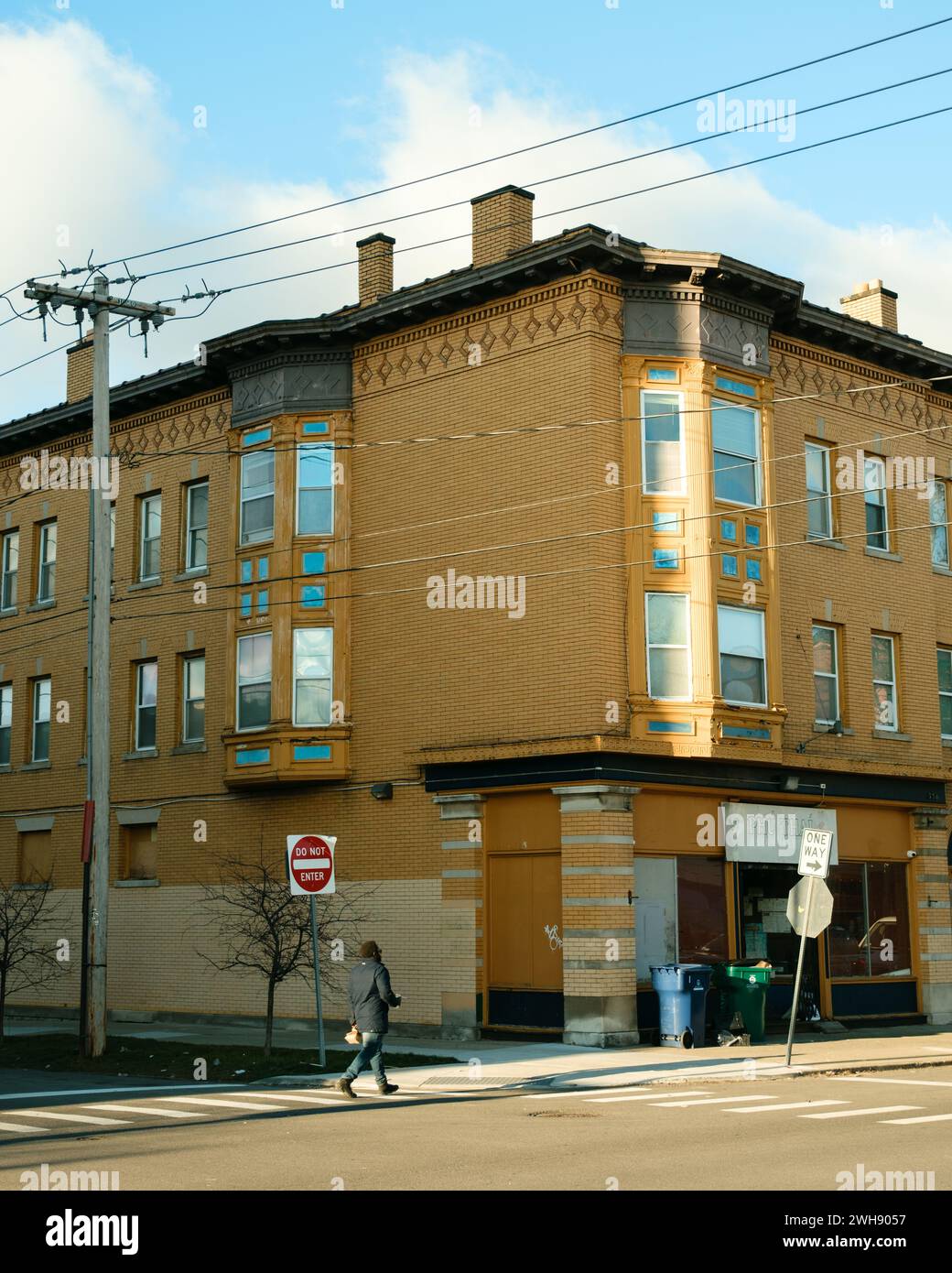 Scena di strada all'incrocio tra Normal Avenue e Connecticut Street nel Lower West Side, Buffalo, New York Foto Stock
