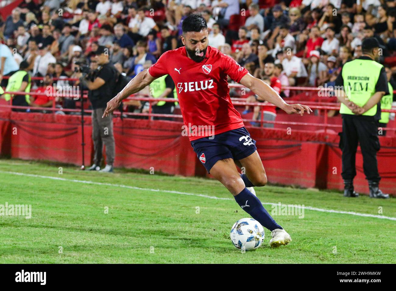 Buenos Aires, Argentina. 8 febbraio 2024. Alexis Canelo dell'Independiente durante la partita del quarto turno della Liga Profesional de Fútbol argentina allo stadio Tomas Adolfo Ducó ( crediti: Néstor J. Beremblum/Alamy Live News Foto Stock