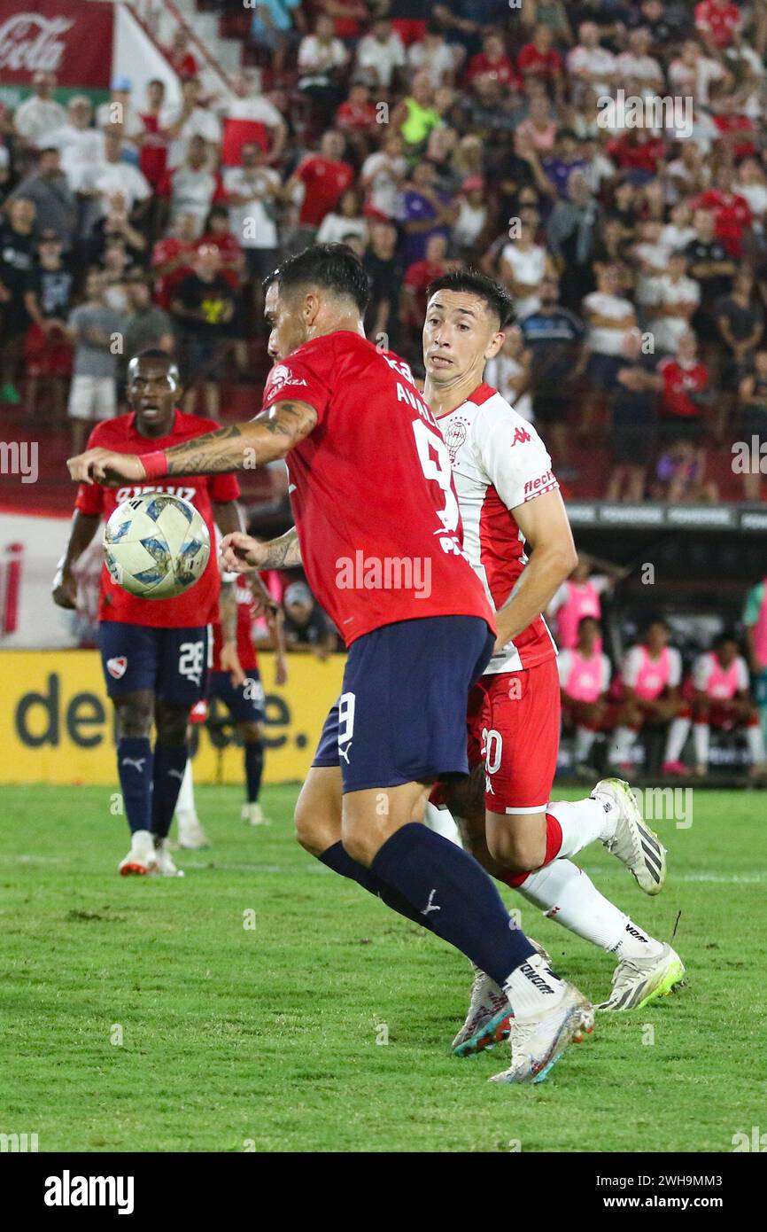 Buenos Aires, Argentina. 8 febbraio 2024. Gabriel Avalos dell'Independiente durante la partita del quarto turno della Liga Profesional de Fútbol argentina allo stadio Tomas Adolfo Ducó ( crediti: Néstor J. Beremblum/Alamy Live News Foto Stock