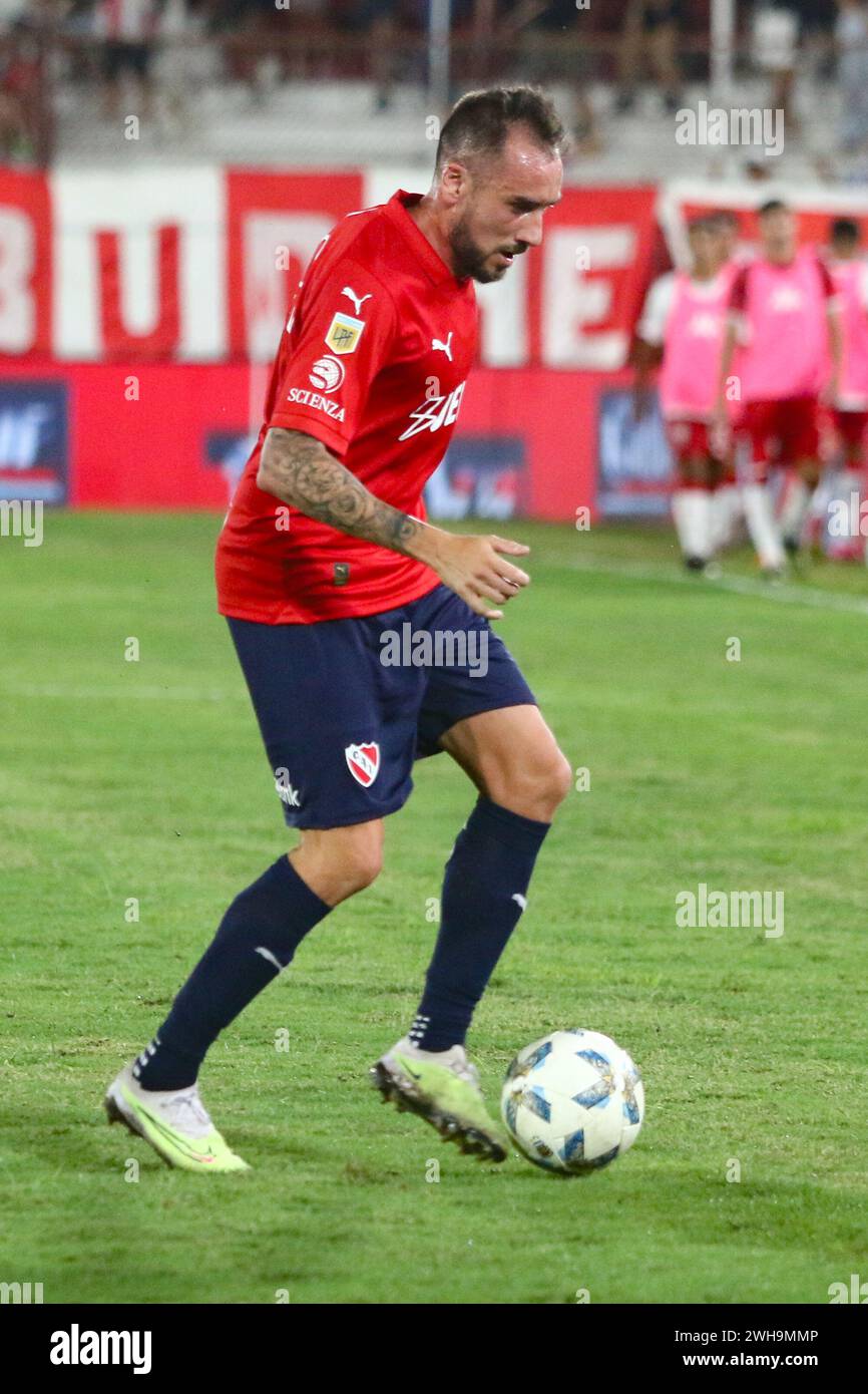 Buenos Aires, Argentina. 8 febbraio 2024. Federico Mancuello dell'Independiente durante la partita del 4° turno della Liga Profesional de Fútbol argentina allo stadio Tomas Adolfo Ducó ( crediti: Néstor J. Beremblum/Alamy Live News Foto Stock