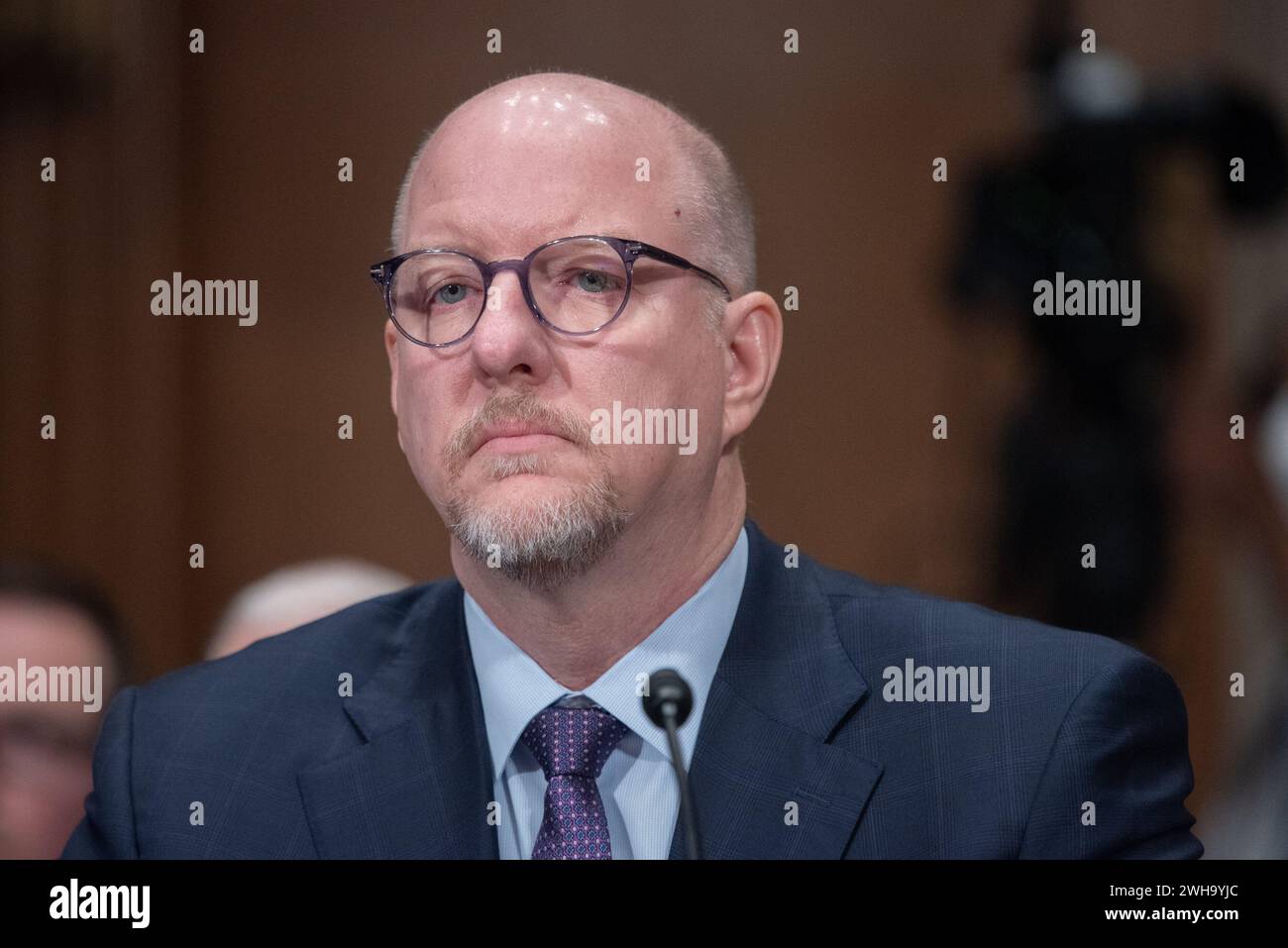 Washington, Stati Uniti. 8 febbraio 2024. CEO di Merck Robert Davis in un'audizione del Senato per la salute, l'istruzione, il lavoro e le pensioni per "esaminare il costo dei farmaci da prescrizione" nell'edificio degli uffici del Senato Dirksen a Washington, DC, USA giovedì 8 febbraio 2024. Foto di Annabelle Gordon/CNP/ABACAPRESS.COM credito: Abaca Press/Alamy Live News Foto Stock