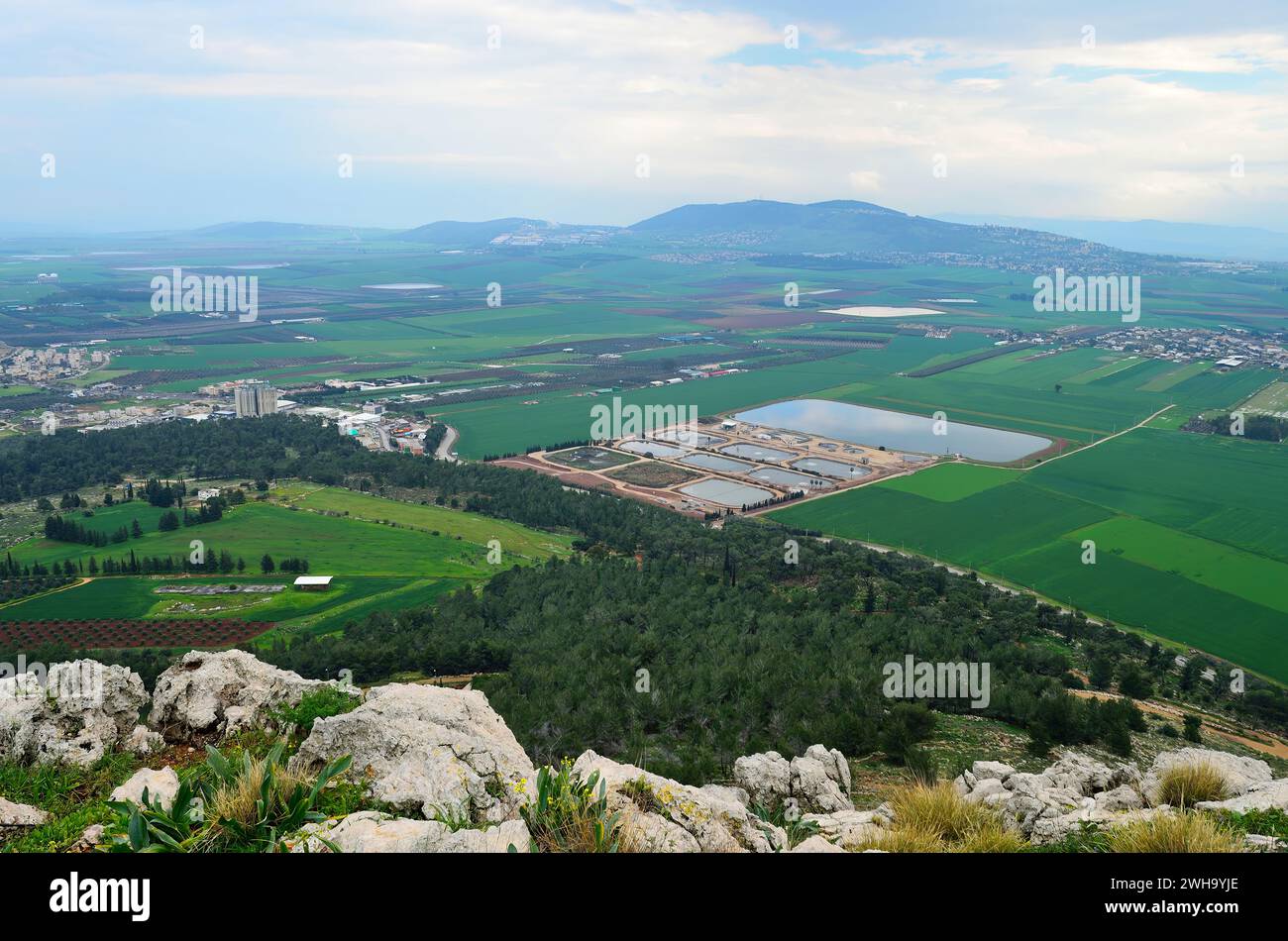 Una vista aerea della valle di Jezreel vista dal Monte del Precipice a Nazareth, Israele Foto Stock