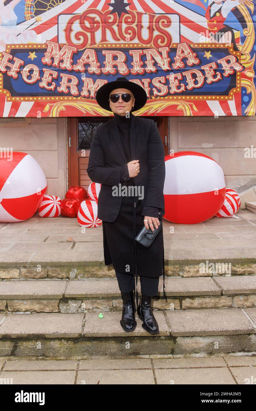 Settimana della moda Berlino - sfilata di moda Marina Hoermanseder Dawid Tomaszewski bei der Marina Hoermanseder Fashion Show im Rahmen der Berliner Fashion Week 2024 im Haus Zenner am 08.02.2024 a Berlino. *** Fashion Week Berlin Marina Hoermanseder Fashion Show Dawid Tomaszewski al Marina Hoermanseder Fashion Show come parte della Berlin Fashion Week 2024 presso Haus Zenner il 08 02 2024 a Berlino Copyright: XEventpressxKochanx Foto Stock