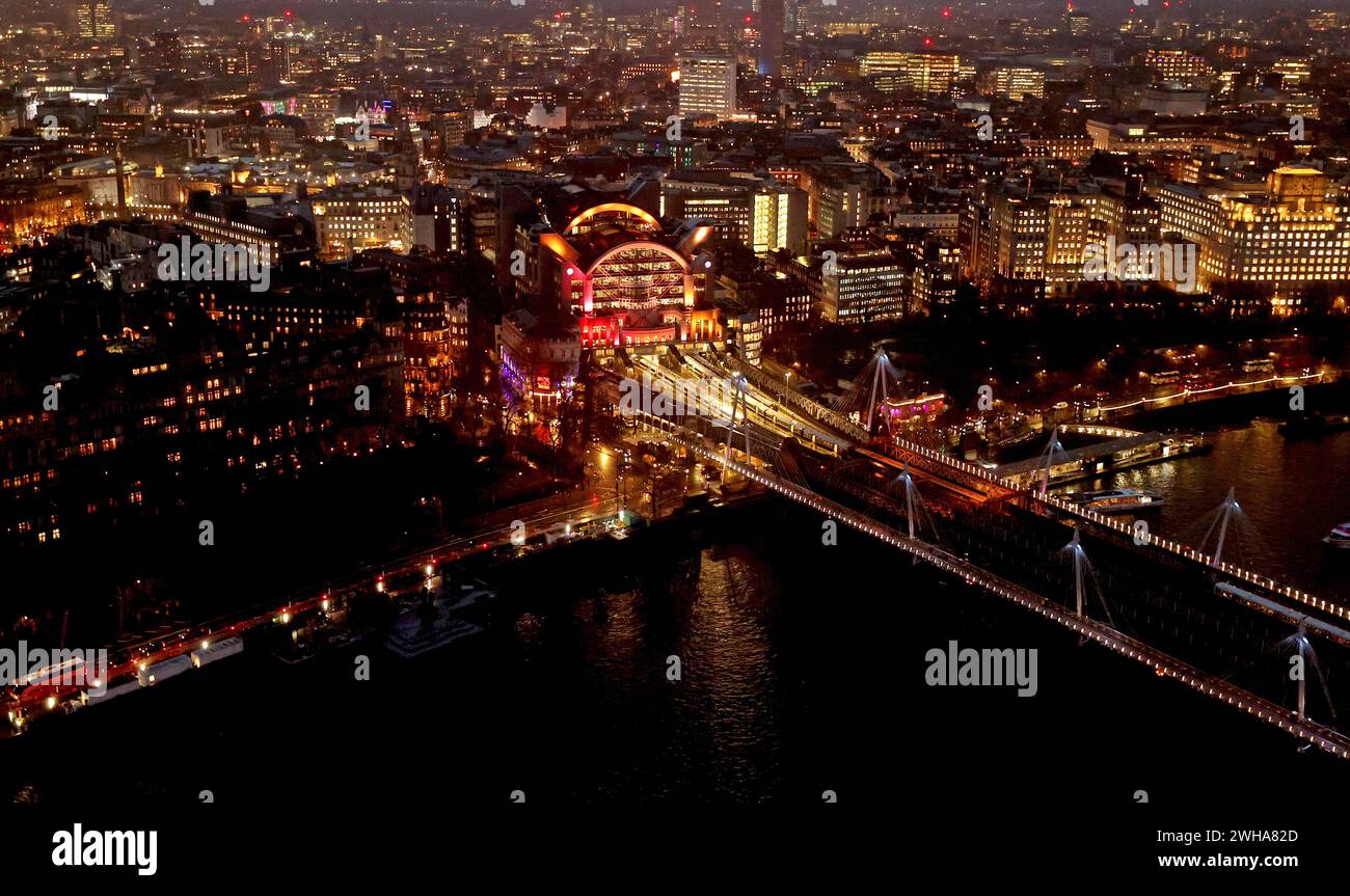 Londra, Regno Unito. 8 febbraio 2024. Questa foto scattata l'8 febbraio 2024 mostra una vista sul Tamigi di notte a Londra, in Gran Bretagna. Crediti: Li Ying/Xinhua/Alamy Live News Foto Stock