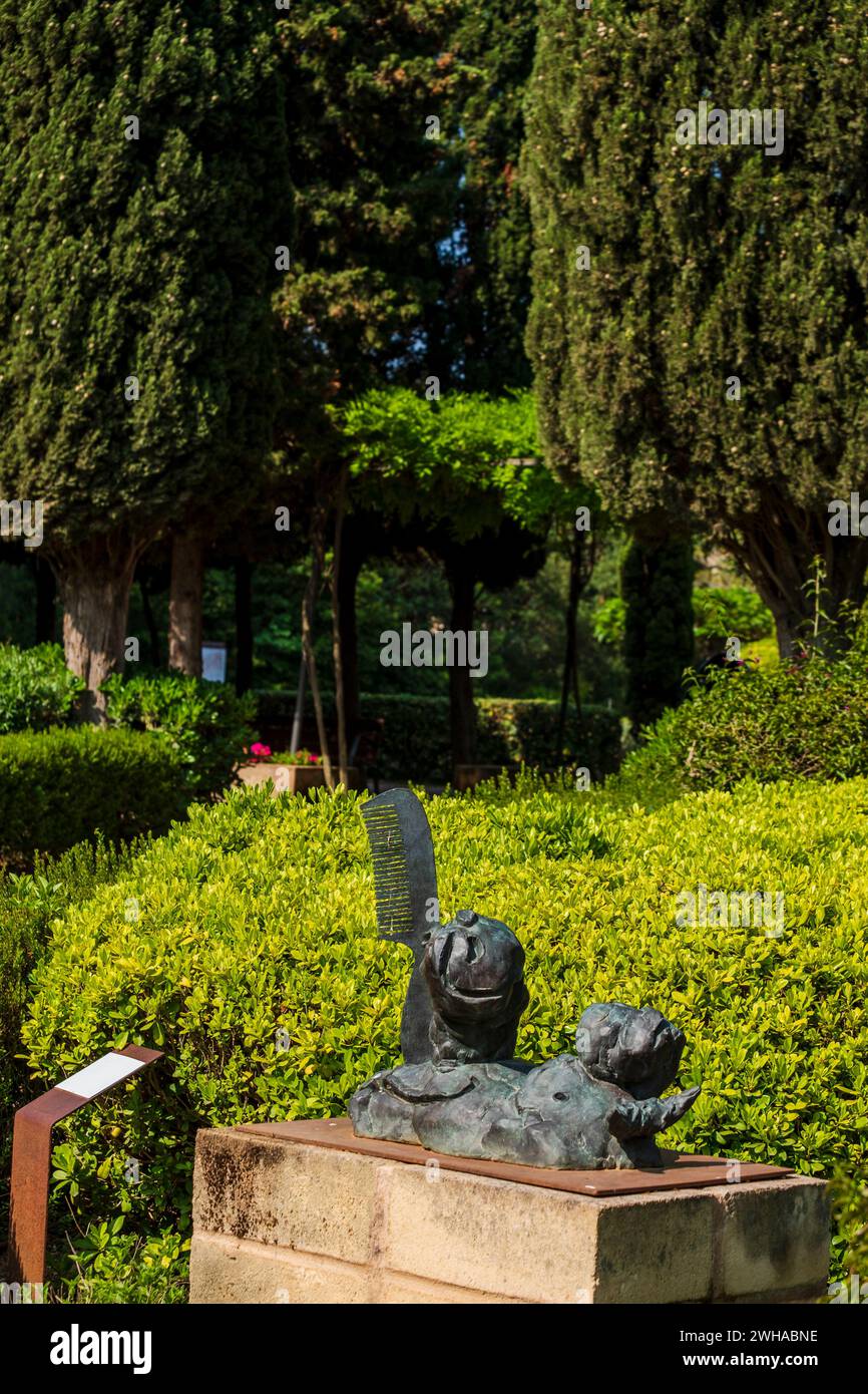 Joan Miró (spagnolo, 1893-1983), Personnage et oiseau, 1978, bronzo sabbiato, Marivent Garden, Palma, Maiorca Foto Stock