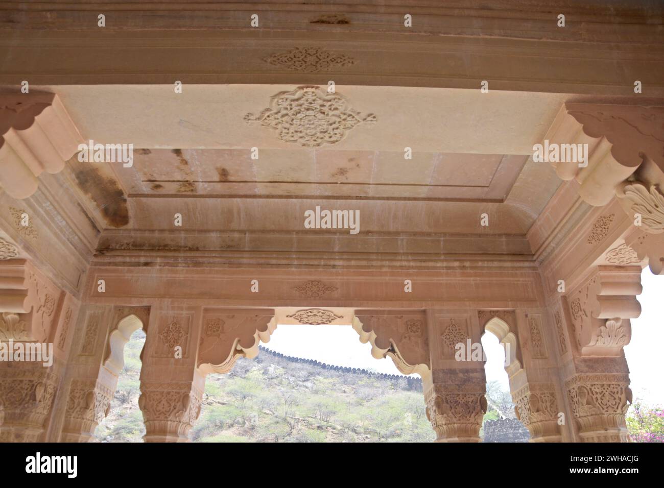 Parte architettonica di Gatore Ki Chhatriyan ( terreno crematorio reale ) , Jaipur, Rajasthan, India Foto Stock