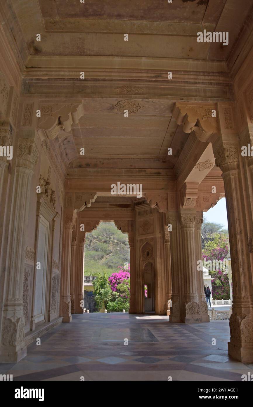Parte architettonica di Gatore Ki Chhatriyan ( terreno crematorio reale ) , Jaipur, Rajasthan, India Foto Stock