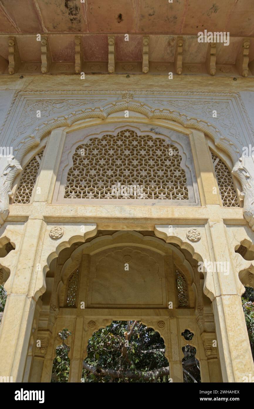Parte architettonica di Gatore Ki Chhatriyan ( terreno crematorio reale ) , Jaipur, Rajasthan, India Foto Stock
