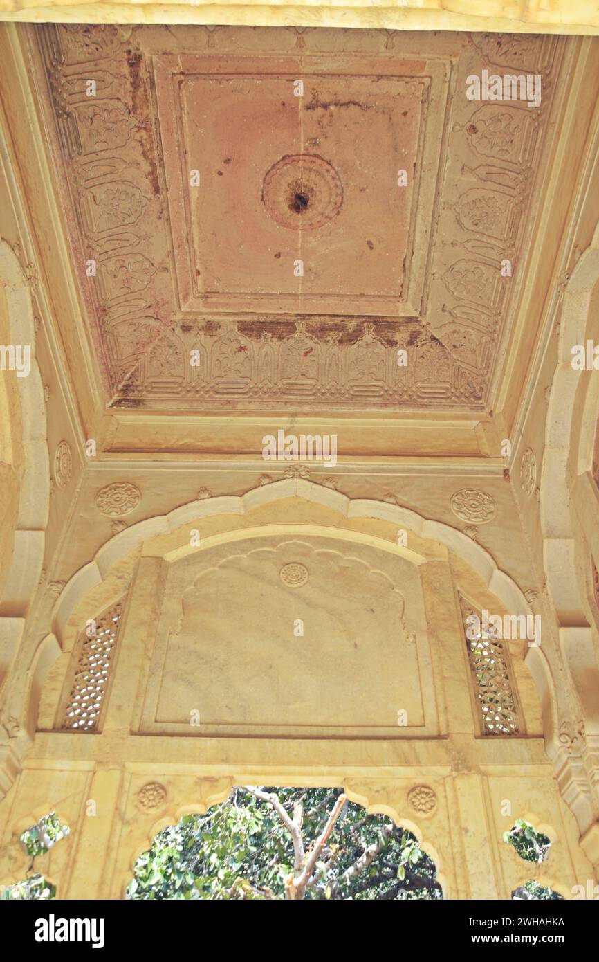 Parte architettonica di Gatore Ki Chhatriyan ( terreno crematorio reale ) , Jaipur, Rajasthan, India Foto Stock