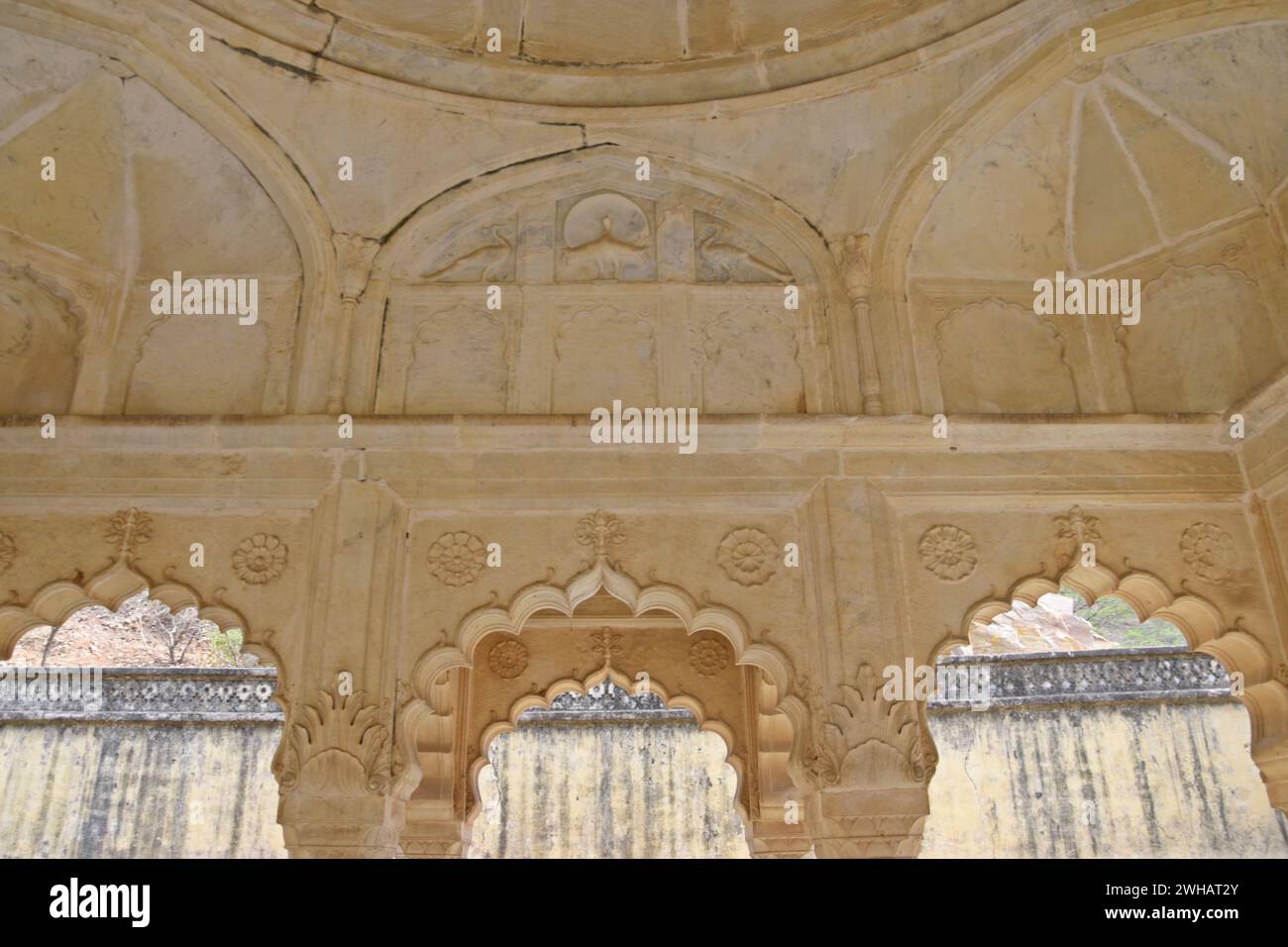 Parte architettonica di Gatore Ki Chhatriyan ( terreno crematorio reale ) , Jaipur, Rajasthan, India Foto Stock