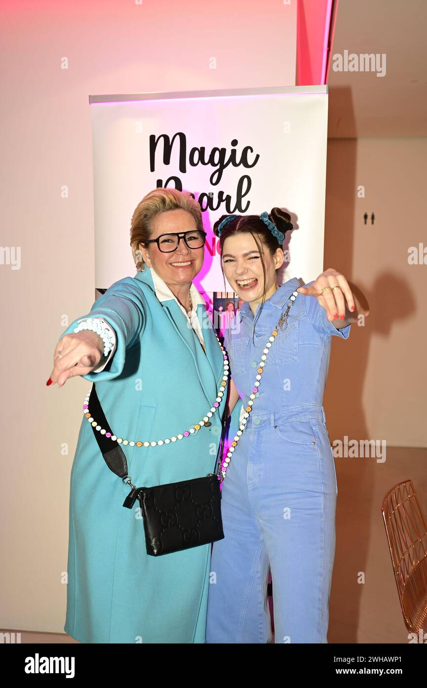 Claudia Effenberg und Klaudia Giez beim Mates Date Influencer Event auf der Berlin Fashion Week Autunno/Inverno 2024 a der Berliner Freiheit. Berlino, 0 Foto Stock