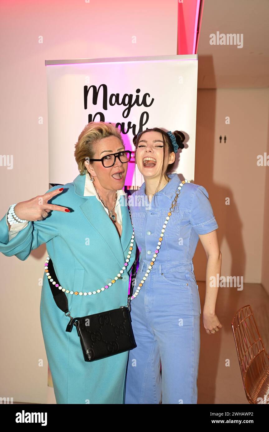 Claudia Effenberg und Klaudia Giez beim Mates Date Influencer Event auf der Berlin Fashion Week Autunno/Inverno 2024 a der Berliner Freiheit. Berlino, 0 Foto Stock