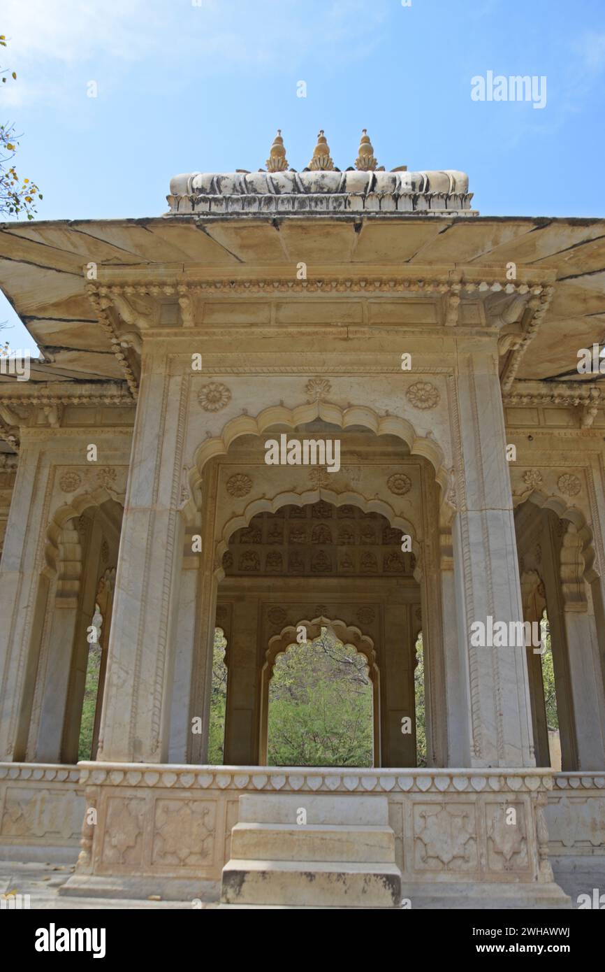 Parte architettonica di Gatore Ki Chhatriyan ( terreno crematorio reale ) , Jaipur, Rajasthan, India Foto Stock